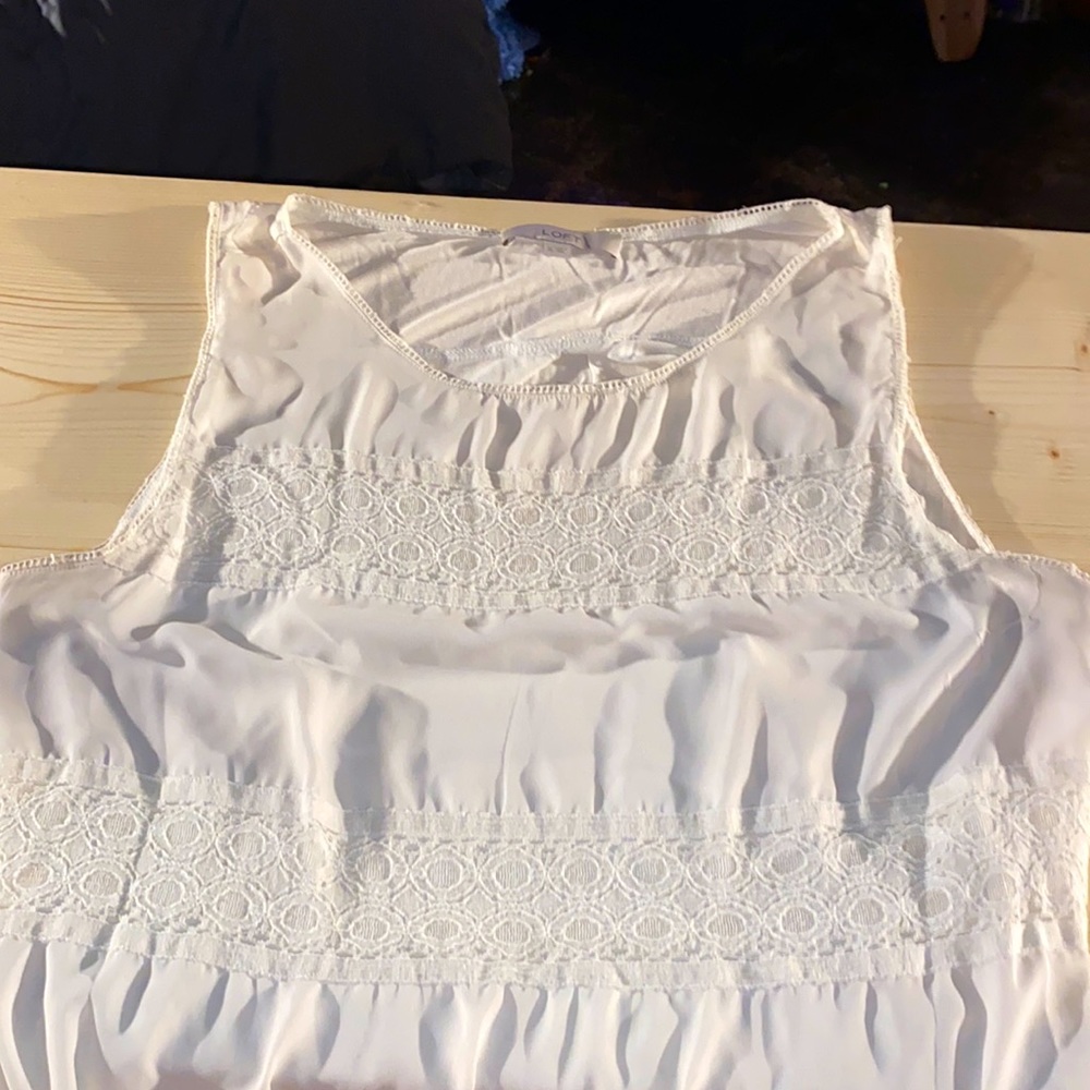 Tank top with lace designs